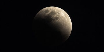 El Corredor del Henares podrá ver esta madrugada un eclipse parcial de Luna antes del amanecer