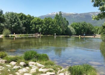 Madrid recuerda que solo cuatro zonas naturales están autorizadas para el baño y mantiene controles hasta septiembre