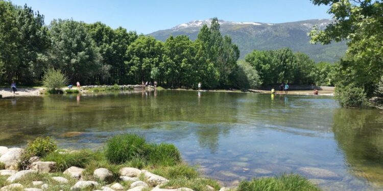 Madrid recuerda que solo cuatro zonas naturales están autorizadas para el baño y mantiene controles hasta septiembre 1 Madrid recuerda que solo cuatro zonas naturales están autorizadas para el baño y mantiene controles hasta septiembre