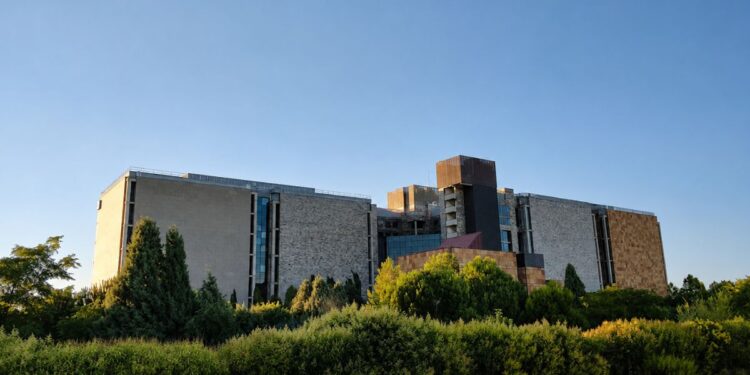 La Biblioteca Nacional licita por 188.940 euros nuevas puertas resistentes al fuego para su sede de Alcalá