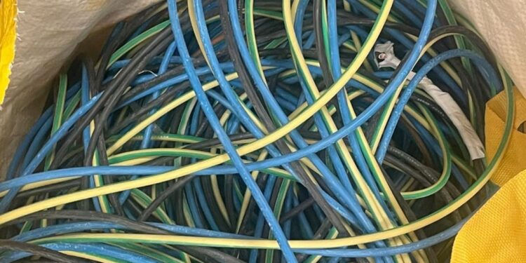 Detenido en Coslada tras saltar la valla de una obra con varias decenas de cables eléctricos