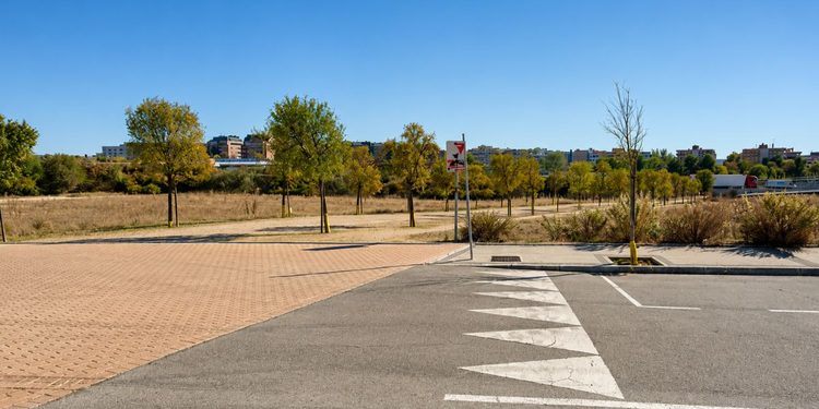 Alcalá tramita nuevo alumbrado entre la calle Aruba y la pasarela de la N-II en El Olivar 1 Alcalá tramita nuevo alumbrado entre la calle Aruba y la pasarela de la N-II en El Olivar