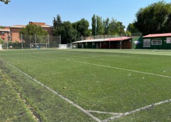 Alcalá invertirá 450.000 euros en renovar el césped artificial de dos campos municipales de fútbol