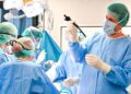 La Comunidad de Madrid implanta la primera prótesis ósea personalizada de metamaterial fabricada íntegramente en un hospital