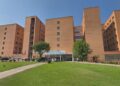 El Hospital Príncipe de Asturias amplía a ocho horas diarias las visitas a pacientes ingresados en su UCI