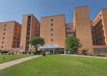 El Hospital Príncipe de Asturias amplía a ocho horas diarias las visitas a pacientes ingresados en su UCI