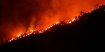 Efectivos de la UME de Torrejón se incorporan al incendio de Riglos, que alcanza unas 8.000 hectáreas