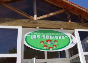 Las familias de Quer reclaman garantías para mantener abierta su escuela infantil a tres semanas del curso