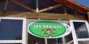 Las familias de Quer reclaman garantías para mantener abierta su escuela infantil a tres semanas del curso