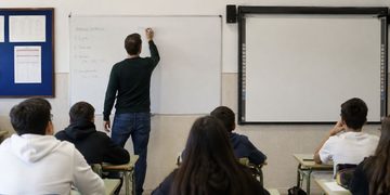 Castilla-La Mancha incorporará cerca de 900 profesores más en el curso que comienza en septiembre