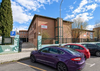 La falta de personal administrativo complica el inicio de curso en la Escuela Oficial de Idiomas de Coslada