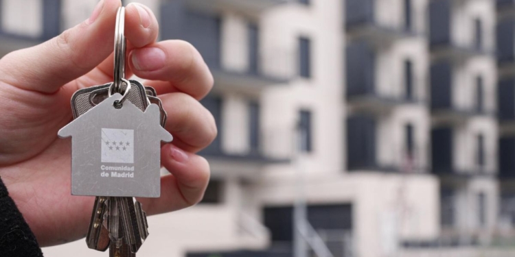 Madrid amplía hasta los 50 años las hipotecas de Mi Primera Vivienda y eleva el límite a 425.000 euros