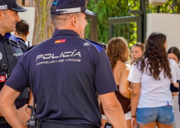 Torrejón despliega 18 policías en sus ocho institutos para prevenir novatadas durante el inicio de curso