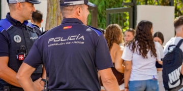 Torrejón despliega 18 policías en sus ocho institutos para prevenir novatadas durante el inicio de curso