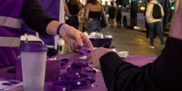 Azuqueca repartirá 2.000 pulseras detectoras de drogas y activa rutas seguras durante sus fiestas