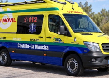 Un hombre de 42 años, hospitalizado por inhalación de humo tras un incendio en una vivienda de Guadalajara