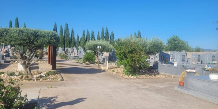 Azuqueca amplía los autobuses gratuitos al cementerio por Todos los Santos y habilita un servicio especial el fin de semana