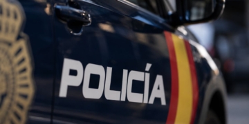 Detenido al ser sorprendido intentando robar en un coche en Coslada con una orden pendiente de ingreso en prisión