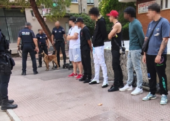 La Policía Local de Alcalá identifica a diez jóvenes presuntamente vinculados a bandas y localizan varias dosis de droga ocultas