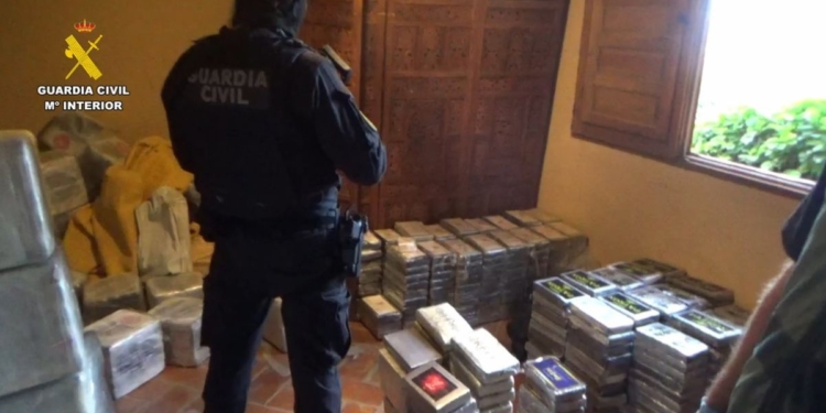 Ocho detenidos tras localizar casi tres toneladas de cocaína en una casa rural y una nave de Guadalajara 1 Ocho detenidos tras localizar casi tres toneladas de cocaína en una casa rural y una nave de Guadalajara