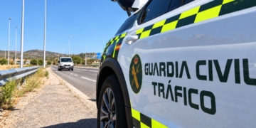 Los controles contra el uso del móvil al volante se intensifican esta semana en Guadalajara y Azuqueca