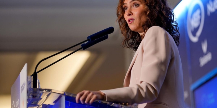 Ayuso asegura que las elecciones abren una “gran oportunidad”: “Sánchez se va porque no puede más” 1 Ayuso asegura que las elecciones abren una “gran oportunidad”: “Sánchez se va porque no puede más”