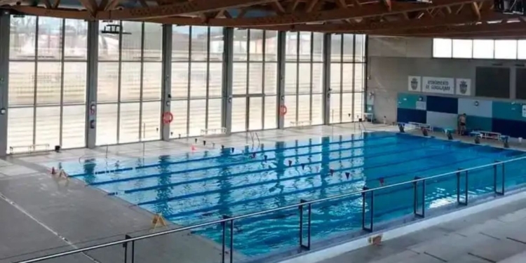 La piscina Sonia Reyes de Guadalajara prevé reabrir en noviembre tras seis meses cerrada por problemas en la cubierta