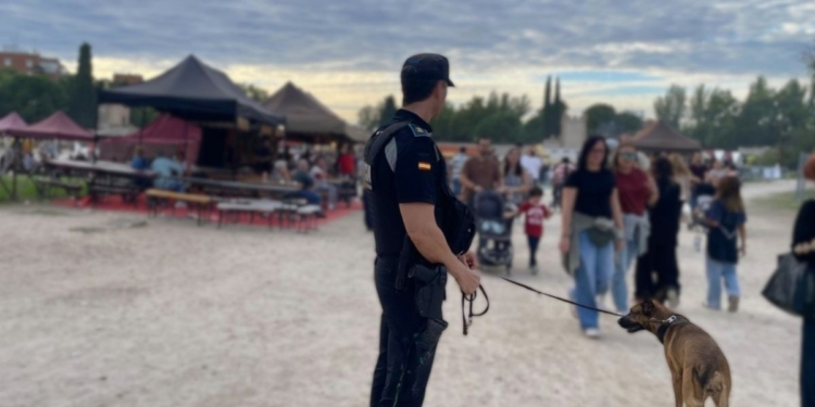 La Policía Local de Alcalá tramita nueve denuncias por drogas y localiza una navaja durante varias intervenciones