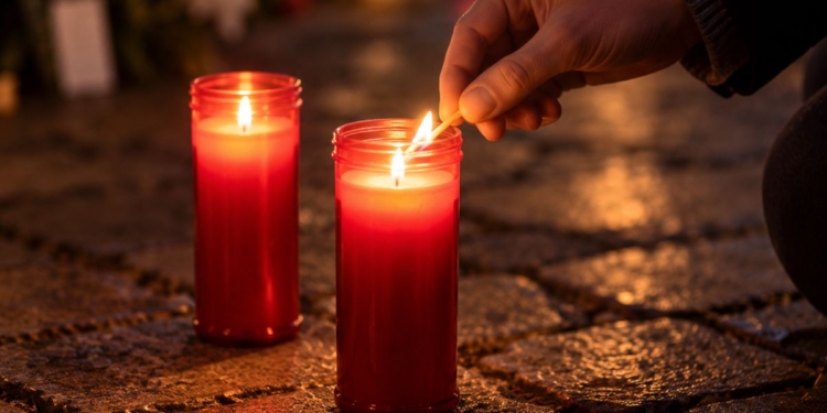 Una vigilia con velas en Alcalá recordará a Maricarmen, la mujer de 87 años fallecida tras su desahucio